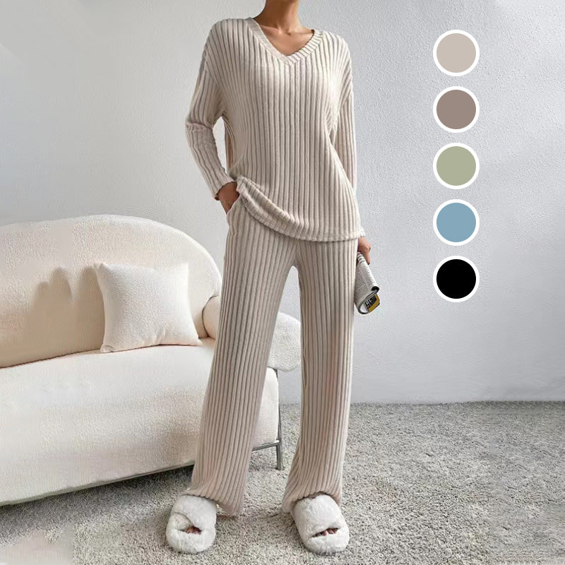 Ensemble en maille pour femme : haut à col V et pantalon droit