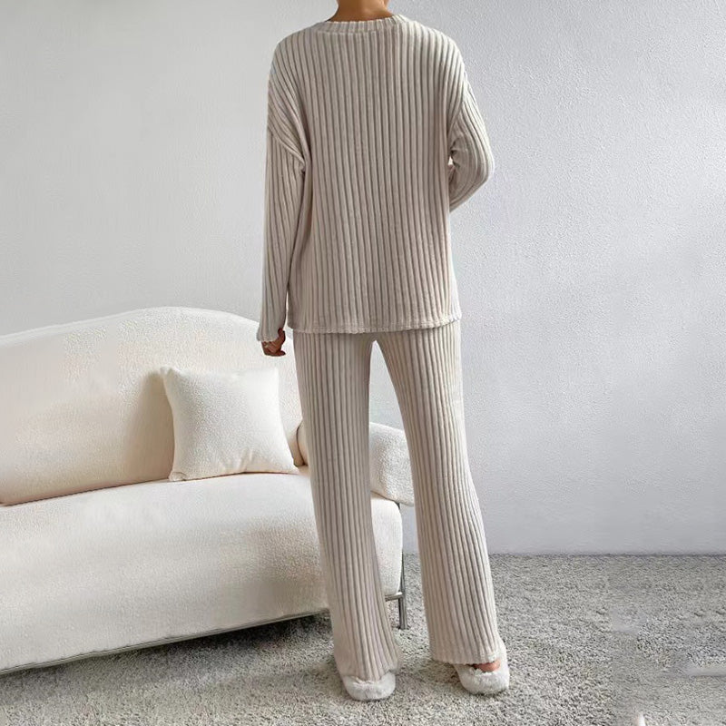 Ensemble en maille pour femme : haut à col V et pantalon droit