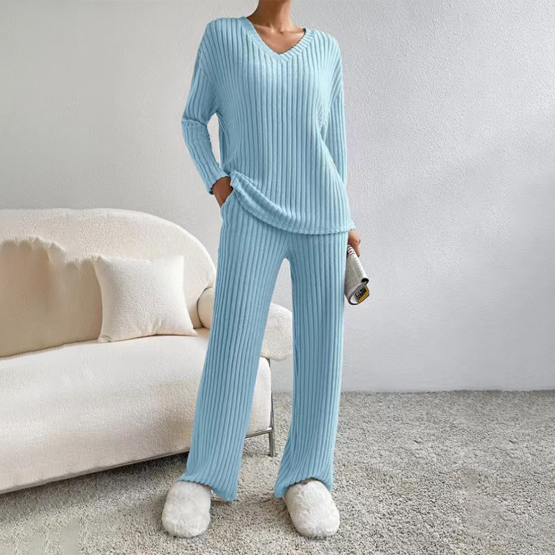 Ensemble en maille pour femme : haut à col V et pantalon droit