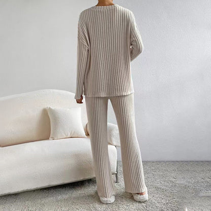 Ensemble en maille pour femme : haut à col V et pantalon droit