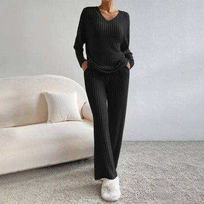 Ensemble en maille pour femme : haut à col V et pantalon droit