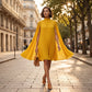 Mini-Kleid für Damen mit Rundhalsausschnitt und Cape-Ärmeln